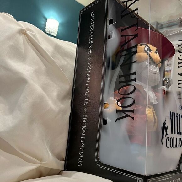 Disney Exclusive Villains Collection Captain Hook 13” Peter Pan Collectible NIB - Picture 5 of 7